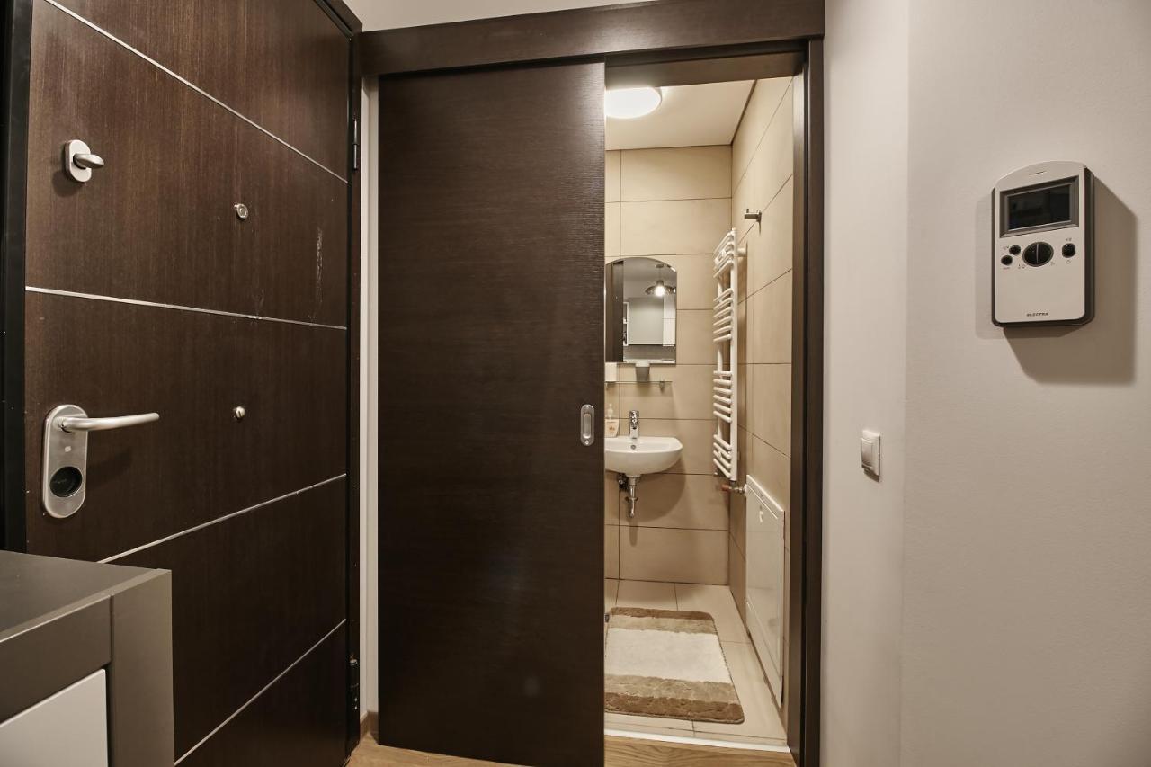 Platinum Rooms District 1 & 2 Bukares Bagian luar foto
