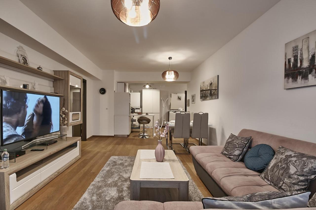 Platinum Rooms District 1 & 2 Bukares Bagian luar foto