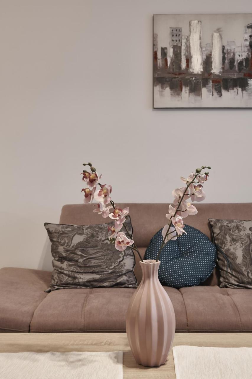Platinum Rooms District 1 & 2 Bukares Bagian luar foto