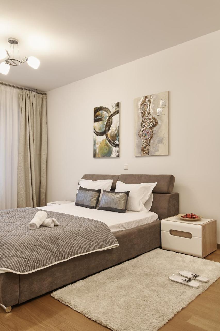 Platinum Rooms District 1 & 2 Bukares Bagian luar foto