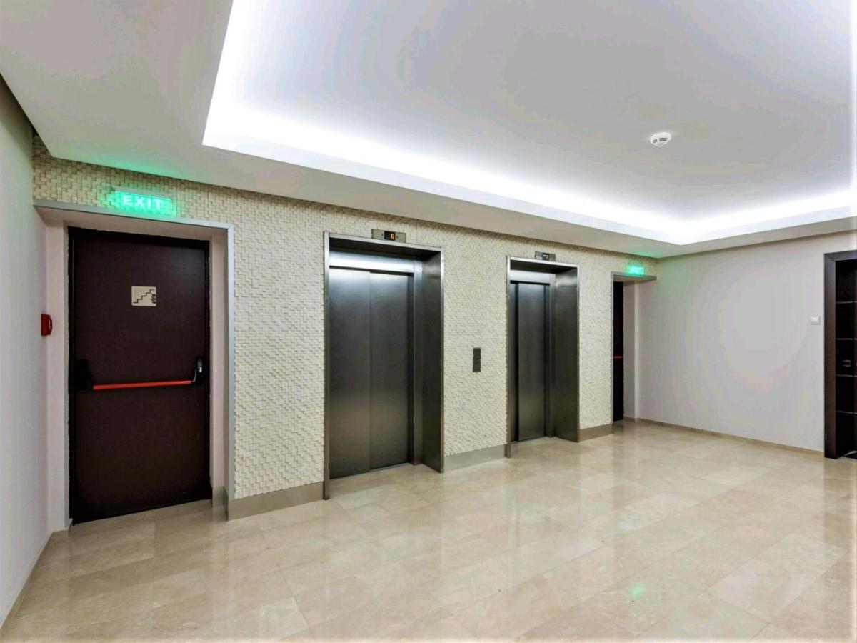 Platinum Rooms District 1 & 2 Bukares Bagian luar foto