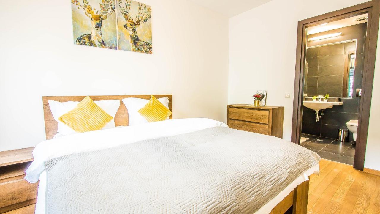 Platinum Rooms District 1 & 2 Bukares Bagian luar foto